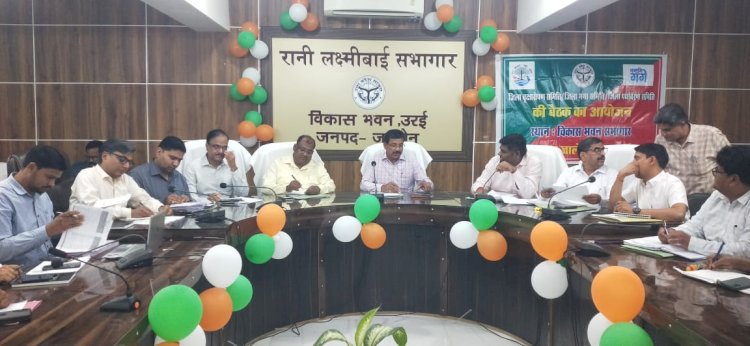 कचरे का उचित माध्यम से वैज्ञानिक निस्तारण सुनिश्चित किया जाए । डीएम