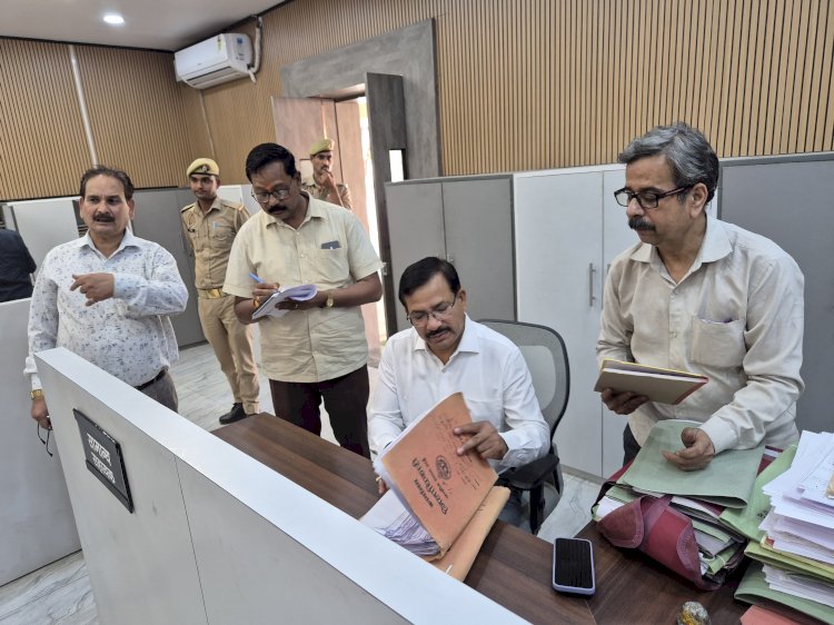 जिलाधिकारी ने किया कलेक्ट्रेट परिसर का वार्षिक निरीक्षण, दिए आवश्यक दिशा-निर्देश,   आमजनमानस के मामलों का पारदर्शी निस्तारण आवश्यक- जिलाधिकारी