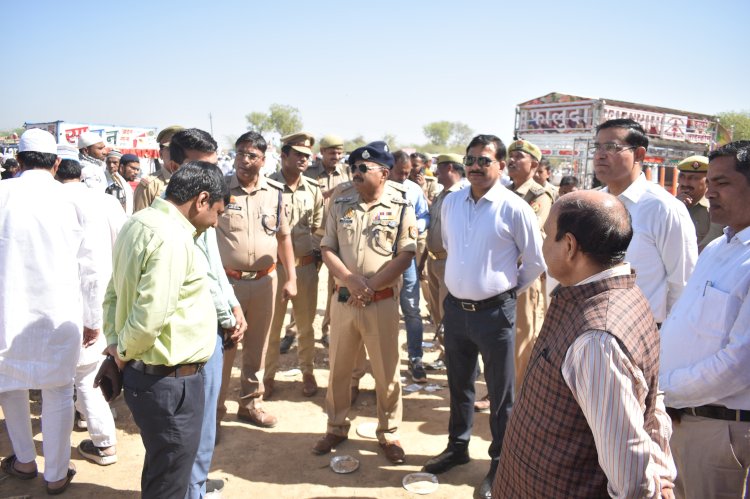 ईद-उल-फितर: शांतिपूर्ण माहौल में हुई नमाज, जिलाधिकारी और पुलिस अधीक्षक ने भ्रमण कर लिया जायजा।