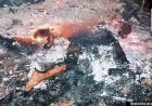 नरवाई की आग में पत्नी के सामने जिंदा जला किसान:बोली- लकड़ी के नीचे फंस गए थे, पानी डाला लेकिन आग नहीं बुझी