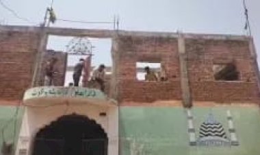 वक्फ कानून के तहत मध्य प्रदेश में पहली कार्रवाई,सरकारी जमीन पर बने मदरसे को ढहाया गया