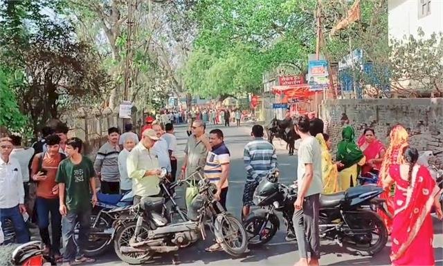एसडीएम ने महिलाओं को धमकाया - एफआईआर करा देंगे: महिलाएं बोलीं- ले चलो वहां पानी तो मिलेगा