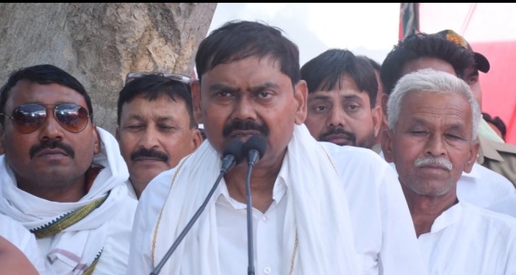 सपा नेता इंद्रजीत सरोज ने हिंदू देवी-देवताओं पर की विवादित टिप्पणी, मंदिरों में ताकत होती तो गजनबी और गौरी न आया होता