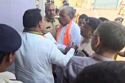 सीएम के मंच पर विधायक को नहीं मिली कुर्सी! गुस्से में छोड़कर चले गए कार्यक्रम
