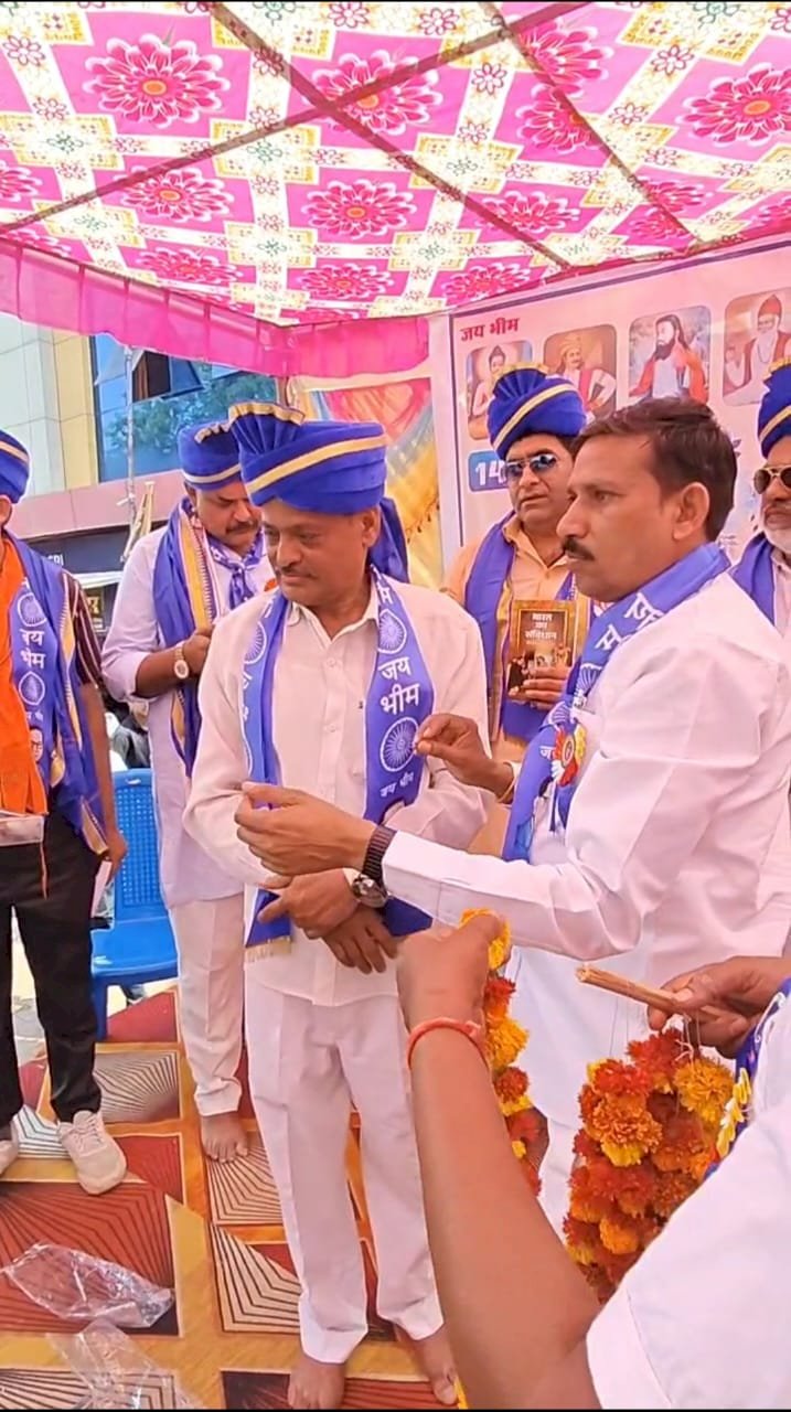 समरसता ,समता एवं भाईचारा का संदेश देते हुए डा. अम्बेडकर की 134 वीं जयंती पर खीर, शरबत वितरण कर धूमधाम से मनाई गईं