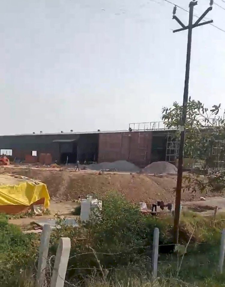 न्यायालय में विवादित भूमि का मुकदमा विचाराधीन,भू माफियाओं द्वारा विक्रय की गई जमीन