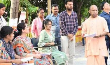 महिला सुरक्षाकर्मी पर भड़के सीएम योगी :जनता दर्शन में लेडी सिक्योरिटी आफिसर से बोले- इनको क्यों पकड़ा है, छोड़ो