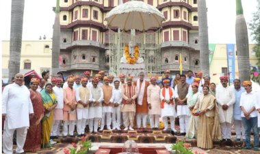 राजवाड़ा में मोहन कैबिनेट की ऐतिहासिक बैठक, मंत्री विजय शाह से बनाई दूरी? कैबिनेट मीटिंग में नहीं पहुंचे इंदौर, ग्रुप फोटो से भी बाहर