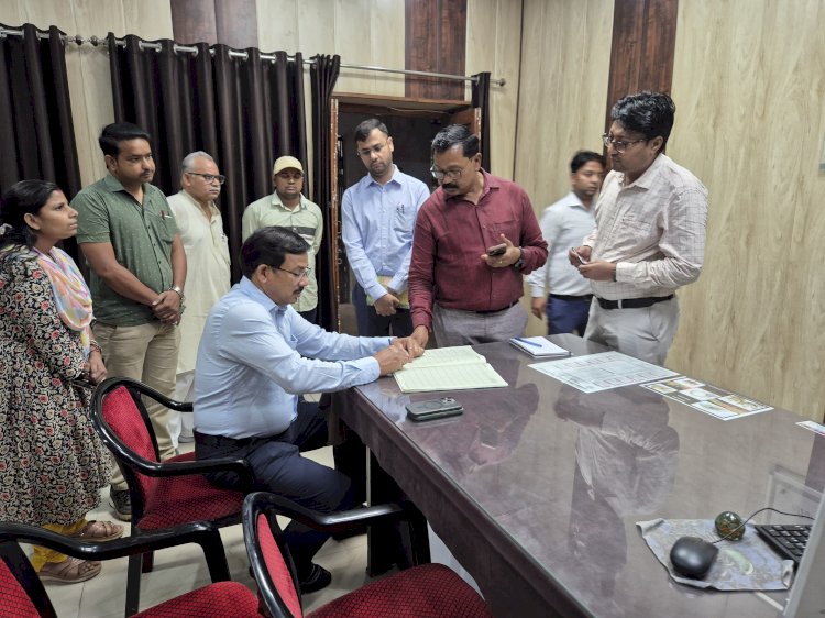 जिलाधिकारी ने किया औचक निरीक्षण, 48 कर्मचारी मिले अनुपस्थित, वेतन काटने का आदेश मांगा स्पष्टीकरण     