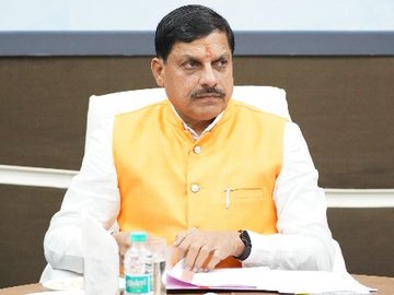 भरी बैठक में नाराज हुए सीएम डॉ. मोहन यादव, कई अफसरों- कर्मचारियों को किया सस्पेंड, रोकी वेतनवृद्धि