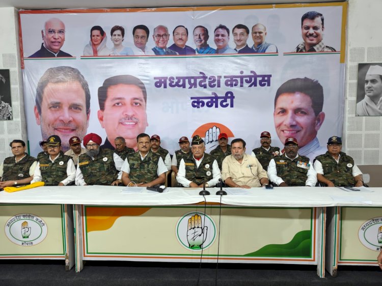 सेना का अपमान नहीं सहा जाएगा: भाजपा नेताओं की बदजुबानी के खिलाफ पूर्व सैनिक आए मैदान में,  मोदी जी के चरणों में सेना को नतमस्तक कराकर की अपमान की सारी हदें पार, तिरंगा यात्राओं पर भी उठाए सवाल