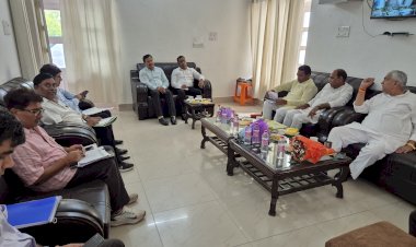 जनपद में विद्युत आपूर्ति व्यवस्था के सुदृढ़ीकरण को लेकर हुई उच्चस्तरीय बैठक,विधायकों से लिया फीडबैक