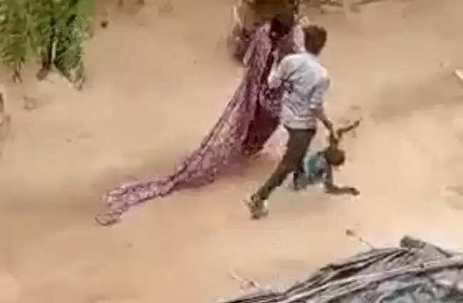 महिला और बच्चे का दिनदहाड़े अपहरण, बंदूक की नोक पर घर से उठा ले गए बदमाश,कांग्रेस ने मोहन सरकार को घेरा