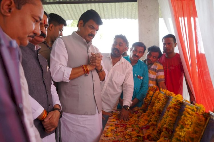 गुना में दुर्घटना स्थल पहुंचे प्रभारी मंत्री  राजपूत,  मृतकों के परिजनों को 4-4 लाख की सहायता, घटना की जांच के आदेश