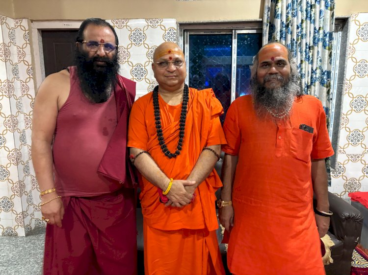 सनातन धर्म का गौरव बनाए रखें, कानून से ऊपर कोई नहीं : स्वामी बालकानंद गिरी महाराज  संतों ने नेताओं को चेताया, तिलक-चोटी विवाद पर दी एकजुटता की सीख