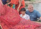 बारहलिंग में मां ताप्ती का हुआ दुग्धाभिषेक, अर्पित की 108 मीटर चुनरी,  कन्याओं एवं महिलाओं को समिति ने वितरित किए वस्त्र