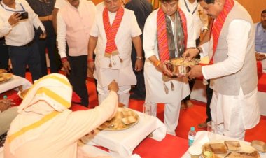 ज्योतिरादित्य को खानसामा मत समझिये, वे महाराज ही हैं 
