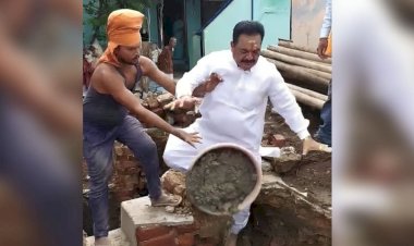फोटोबाजी के चक्कर में 6 फुट गहरे गड्ढे में गिरे डॉक्टर साहब , नींव में सीमेंट डालने की कोशिश में फिसला पैर