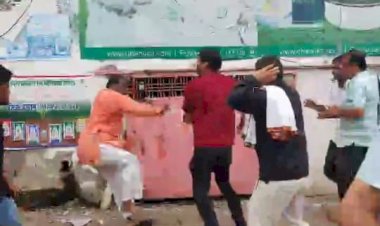छठवें दिन उबल पड़ा व्यापारियों का आक्रोश,विरोध कर रहे दुकानदारों से ठेकेदार ने की मारपीट,   मौक़े पर खड़े अधिकारी बने तमाशबीन