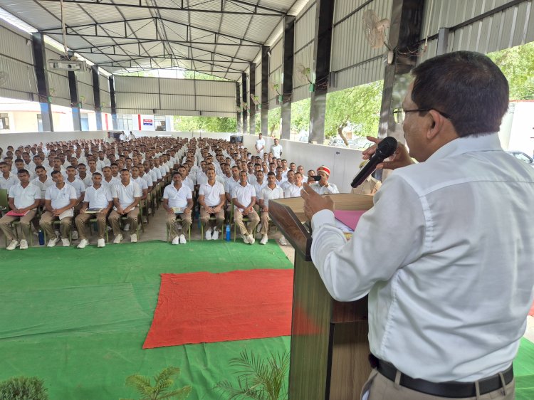 पुलिस लाइन में आयोजित मानसिक स्वास्थ्य जागरूकता कार्यक्रम,   जिलाधिकारी व पुलिस अधीक्षक - प्रशिक्षु कांस्टेबलों को दिया मानसिक दृढ़ता बनाए रखने का संदेश