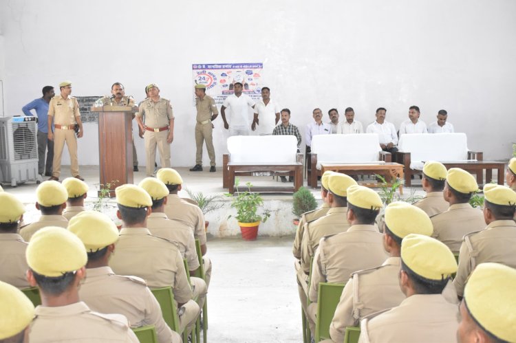 पुलिस अधीक्षक जालौन द्वारा पुलिस लाइन उरई में आरटीसी प्रशिक्षण प्राप्त कर रहे रिक्रूट आरक्षियों का सम्मलेन किया गया