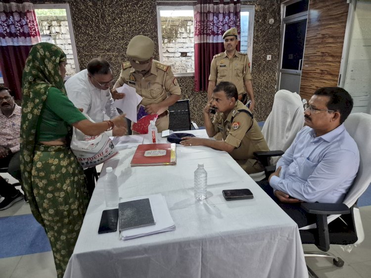 संपूर्ण समाधान दिवस की शिकायतों को गंभीरता से लें अधिकारी,निस्तारण में न हो हिला हवाली। डीएम 