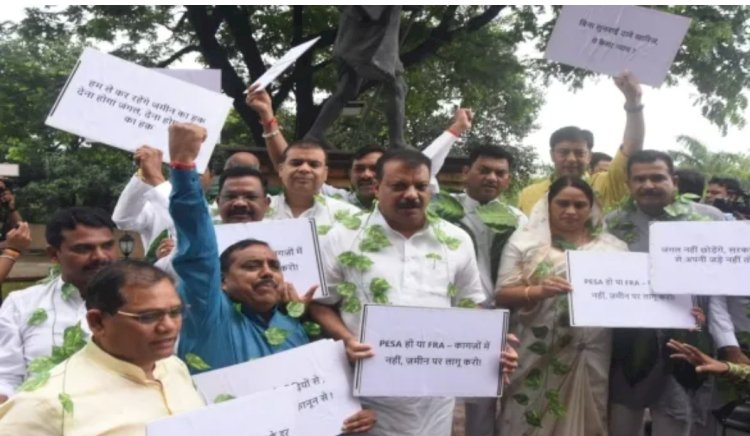 गिरगिट और भैंस के बाद अब 'हरे पत्तों' से कांग्रेस का हल्ला बोल, MP विधानसभा में हंगामा चरम पर