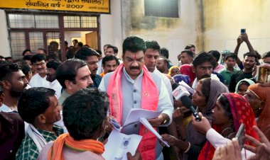 संकट की घड़ी में साथ खड़ी है सरकार, अतिवर्षा से प्रभावितों को मिलेगी हर संभव मदद : गोविंद सिंह राजपूत,  बाढ़ प्रभावितों से मिलने गुना पहुंचे खाद्य मंत्री, प्रभावित इलाके के नागरिकों से की मुलाकात