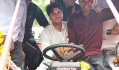 केंद्रीय मंत्री सिंधिया नौजवान युवा की दिलेरी पर हुए फिदा, 12 घंटे के भीतर  ट्रैक्टर गिफ्ट कर वादा निभाया
