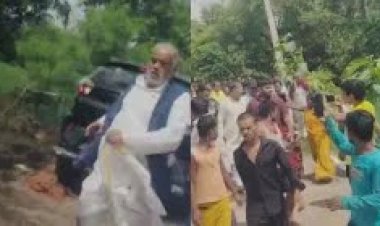 ग्रामीणों ने नीतीश कुमार के मंत्री श्रवण कुमार और विधायक पर किया हमला , धोती पकड़कर भागते दिखे नेता, हमले में सुरक्षाकर्मी घायल