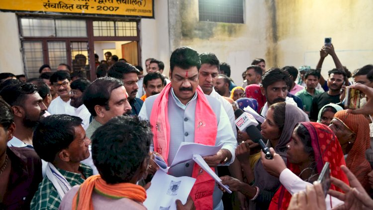 संकट की घड़ी में साथ खड़ी है सरकार, अतिवर्षा से प्रभावितों को मिलेगी हर संभव मदद : गोविंद सिंह राजपूत,  बाढ़ प्रभावितों से मिलने गुना पहुंचे खाद्य मंत्री, प्रभावित इलाके के नागरिकों से की मुलाकात