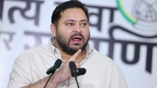 तेजस्वी बोले- मेरा और पत्नी का नाम वोटर लिस्ट से गायब, चुनाव आयोग ने बताया बेबुनियाद - वोटर लिस्ट में मौजूद है 416 नंबर पर