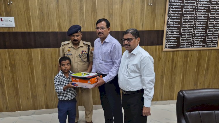 जानवी की तरह जीतू भी नहीं रहेगा पढ़ाई से वंचित,जिलाधिकारी ने सरकारी मशीनरी को बुलाकर दिया जीतू की पढ़ाई का जिम्मा । 