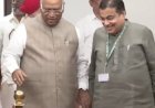खरगे संग हाथ मिलाते हुए वोट डालने पहुंचे गडकरी, कांग्रेस ने साधा निशाना- मोदी को कभी ऐसे नहीं देखा