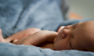 मानवता हुई शर्मसार: झारखंड में पत्नी के इलाज के लिए पिता ने मासूम को 50 हजार में बेचा