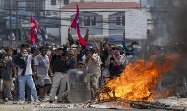 नेपाल हिंसा- पूर्व पीएम की पत्नी को जिंदा जलाया, मौत:हालात बेहद तनावपूर्ण , प्रदर्शनकारियों को बातचीत के लिए बुलाया