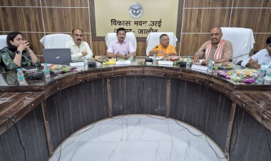 जालौन के समस्त ब्लॉकों से एक-एक गांव बनेगा माॅडल, अधिकारी लेंगे गांव को गोद,   गोवंश संरक्षण और प्राकृतिक खेती बनेगी ग्रामीण विकास की नई पहचान