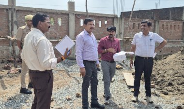 सदर तहसील के निर्माण का जिलाधिकारी ने किया निरीक्षण,धीमी गति पर नाराजगी प्रकट की कार्य में तेजी लाने के दिए निर्देश
