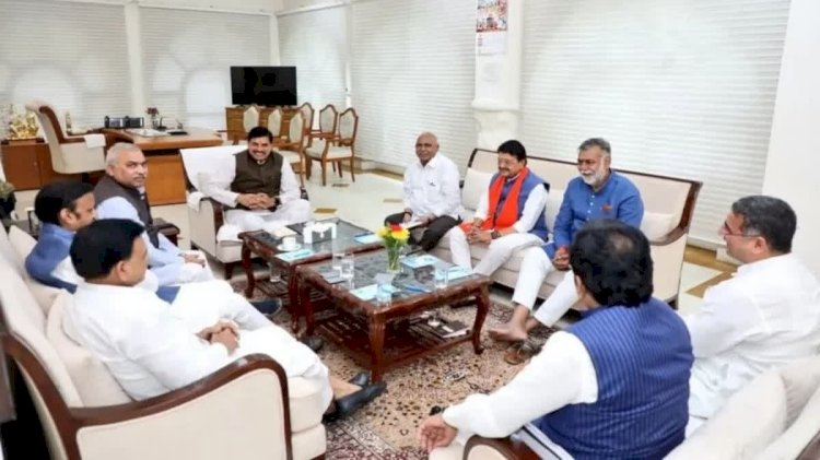 सीएम हाउस में बीजेपी की हाई लेवल मीटिंग :सत्ता-संगठन में समन्वय के लिए 9 नेताओं के बीच चर्चा, एक दिशा में काम करने की दी हिदायत"