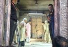 54 साल बाद खुला बांके बिहारी मंदिर का खजाना, , तोशखाने से निकला लकड़ी का संदूक, चांदी का छत्र और पुराने दस्तावेज