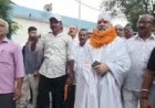 BJP नेता अजय कुमार झा ने 'कफ़न' ओढ़कर भरा निर्दलीय पर्चा,पत्नी और समर्थकों के साथ नामांकन के लिए पहुंचे