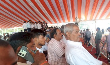 मीडिया गैलरी में अराजकता का माहौल, कई पत्रकारों को नहीं मिली बैठने की जगह