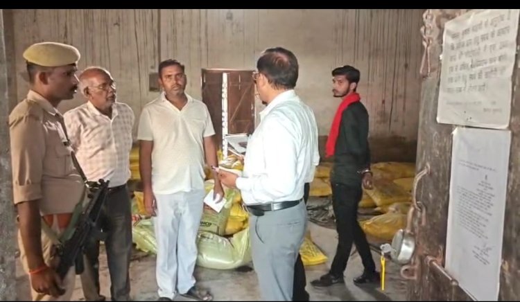 उर्वरक की मारामारी के बीच जिलाधिकारी का फरमान,किसान हुए हलकान 