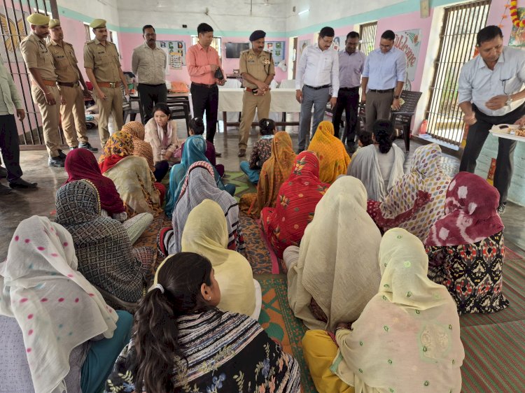 मिशन शक्ति 5.0 के तहत जिलाधिकारी व पुलिस अधीक्षक ने किया जिला कारागार में, महिला बंदियों से किया संवाद