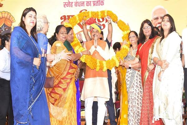 भाईदूज पर CM मोहन यादव ने लाड़ली बहनों को दिया तोहफा , अब से हर महीने मिलेंगे 1500 रुपये,बहनों की मुस्कान ही सरकार की पूंजी है : मुख्यमंत्री डॉ. यादव