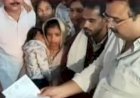 सांसद ने ऑपरे​​​​​​​टर को थप्पड़ जड़ा:अंबेडकर प्रतिमा पर माला चढ़ाकर उतरते वक्त झटका लगा तो भड़के गणेश सिंह, कांग्रेस विधायक सिद्धार्थ ने दिया धरना; एक्शन की मांग तेज