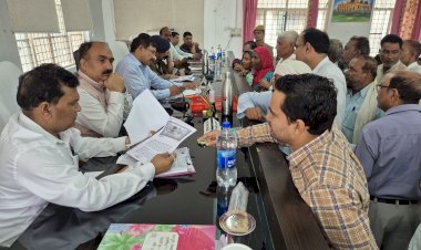 शिकायतों के निस्तारण में किसी भी प्रकार की लापरवाही बर्दाश्त नहीं होगी – जिलाधिकारी