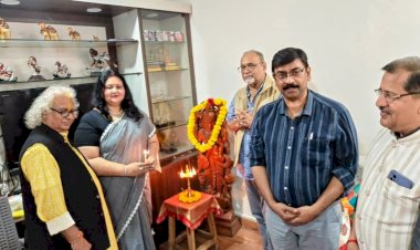 भोपाल में सजी सुरों और शब्दों की अनुपम संध्या, झलका साहित्य का सौंदर्यबोध,  ‘अनुभूति’ के निवास पर काव्य गोष्ठी व दीपावली मिलन समारोह में —गजलकारा