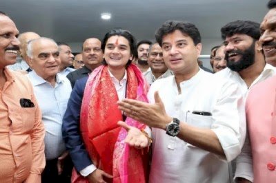 सिंधिया को होने लगी युवराज की शादी की फिक्र? युवराज 30 के हो गए...अब जल्दी शादी करानी पड़ेगी!