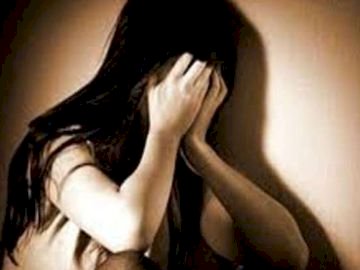 11 साल की मासूम से दुष्कर्म, मुंह पर कपड़ा बांधकर वारदात को अंजाम; नशेड़ी आरोपी फरार
